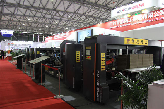 Volautomatische map-plak- en hechtmachine met een lijmsnelheid van 180 m/min