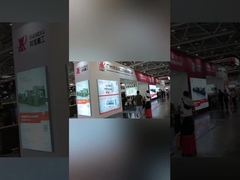 Kleef- en hechtmachine op de beurs