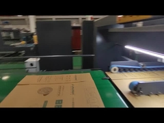 De draaiende sectie zwart automatische folder Gluer Stitcher met dubbele hechtingen voor doos maken